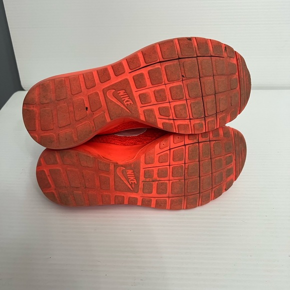 Nike Roshe Run Flyknit “Bright Crimson”. Size 6.5 - Picture 8 of 9